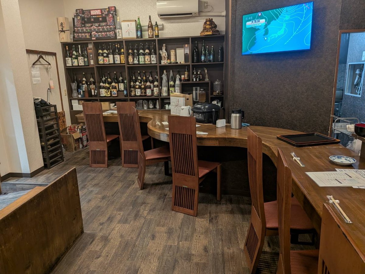 炭焼 繁蔵 店内のカウンター席