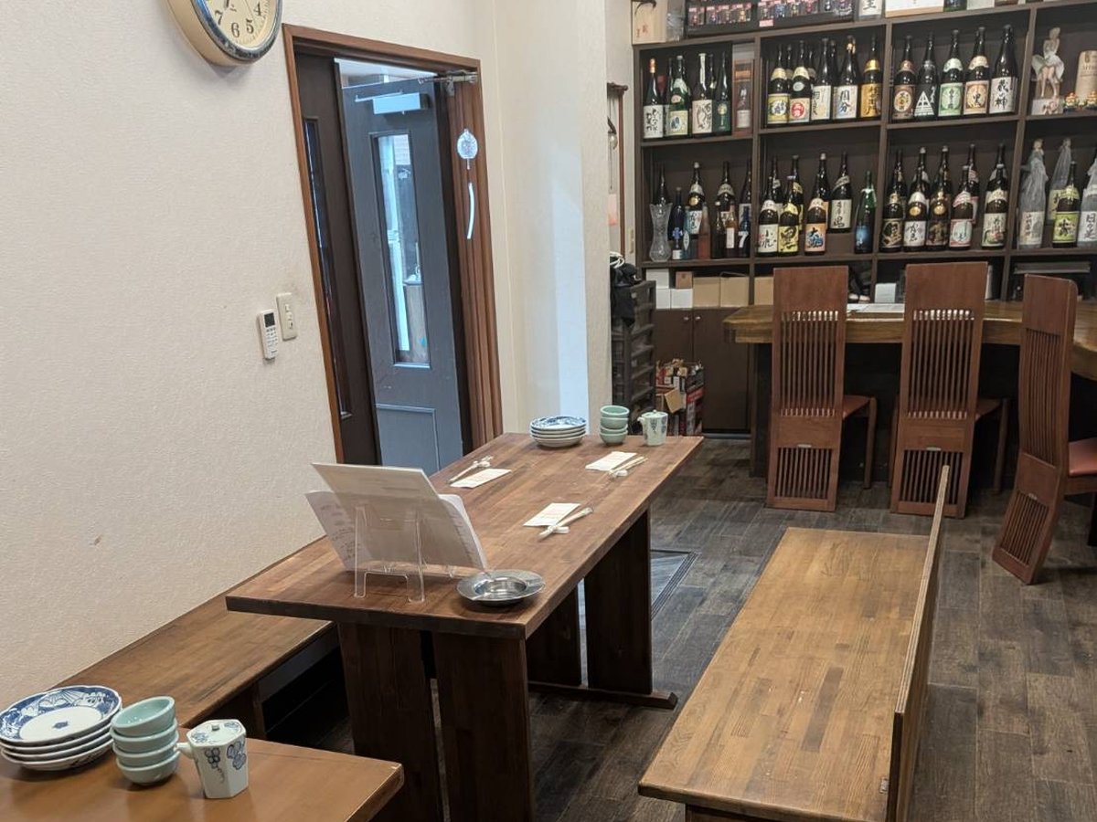 炭焼 繁蔵 店内のテーブル席